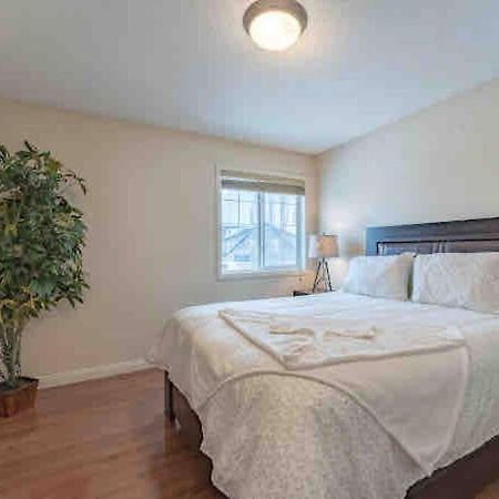 Villa 2500 Sq House In Springbank Hill Bl 261818 à Calgary Extérieur photo