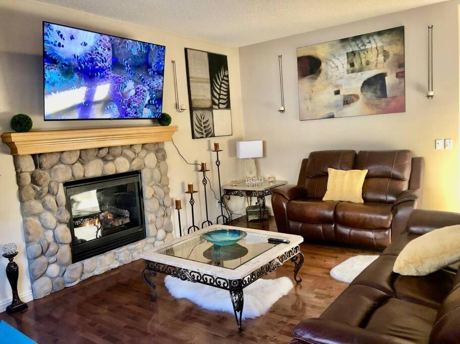 Villa 2500 Sq House In Springbank Hill Bl 261818 à Calgary Extérieur photo