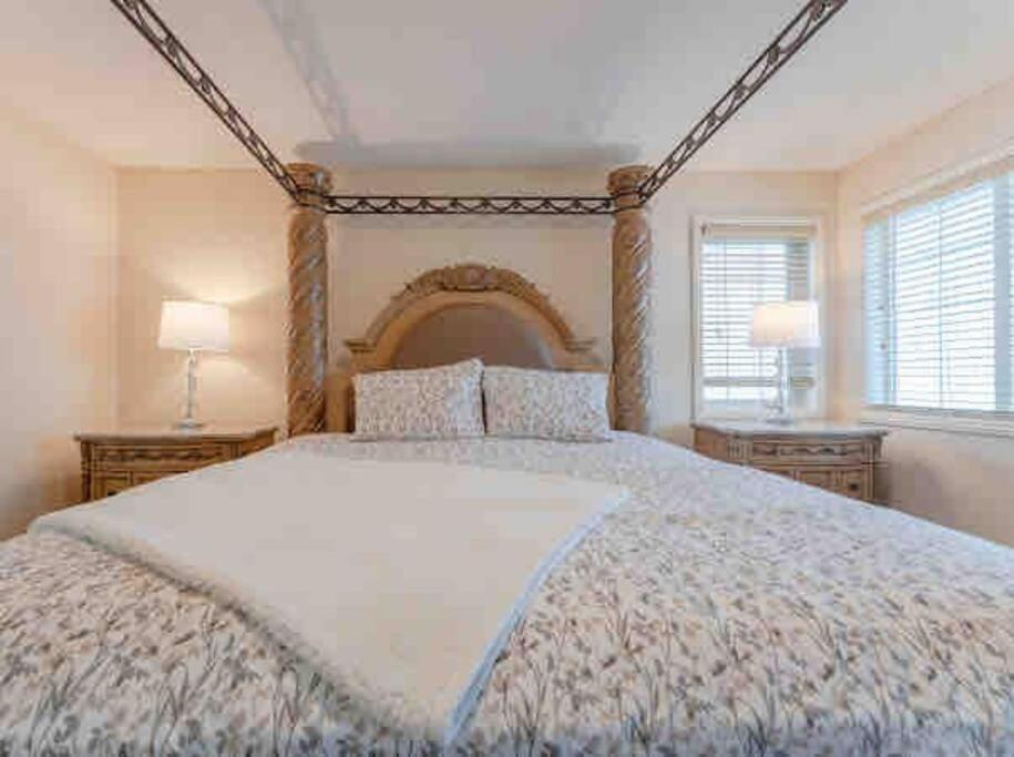 Villa 2500 Sq House In Springbank Hill Bl 261818 à Calgary Extérieur photo