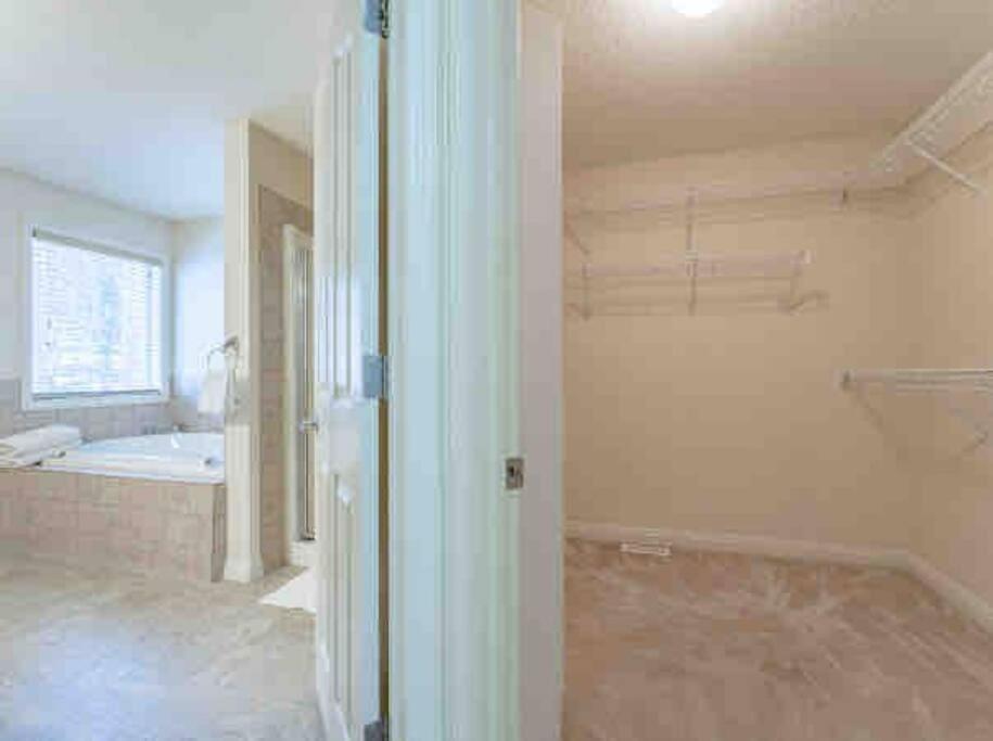 Villa 2500 Sq House In Springbank Hill Bl 261818 à Calgary Extérieur photo