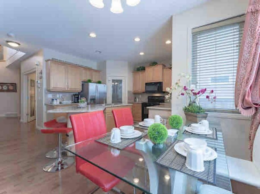 Villa 2500 Sq House In Springbank Hill Bl 261818 à Calgary Extérieur photo