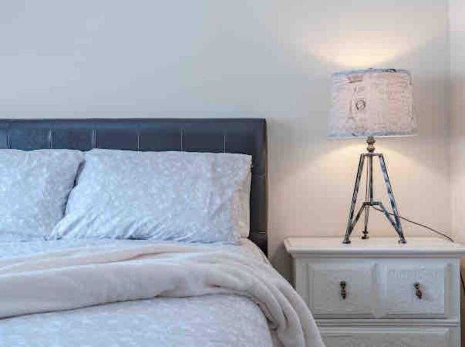 Villa 2500 Sq House In Springbank Hill Bl 261818 à Calgary Extérieur photo