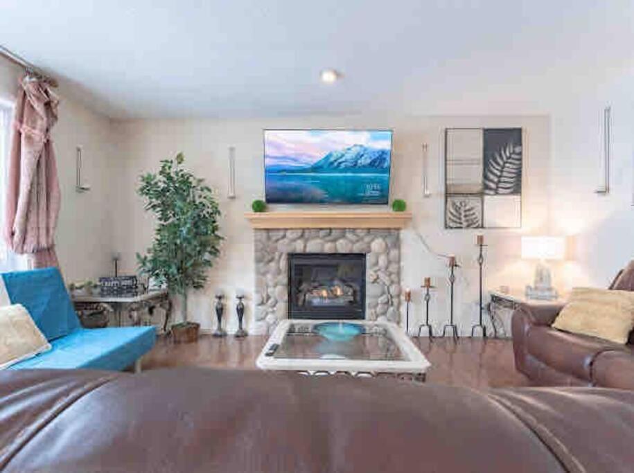 Villa 2500 Sq House In Springbank Hill Bl 261818 à Calgary Extérieur photo