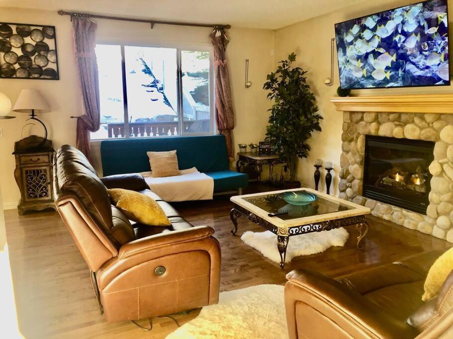 Villa 2500 Sq House In Springbank Hill Bl 261818 à Calgary Extérieur photo