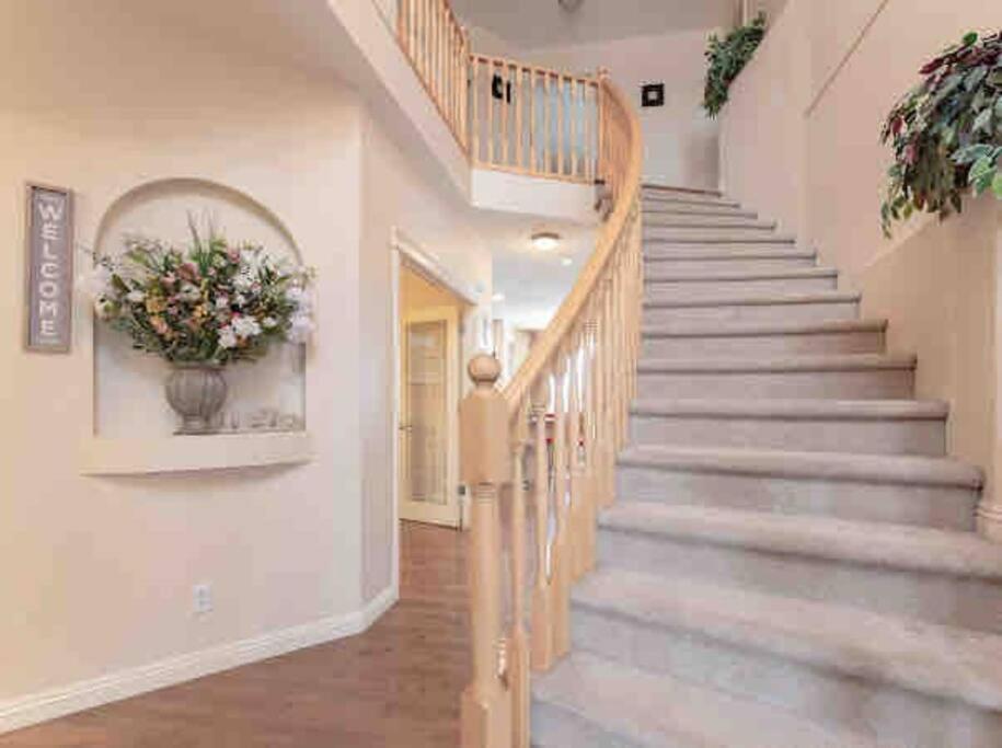 Villa 2500 Sq House In Springbank Hill Bl 261818 à Calgary Extérieur photo