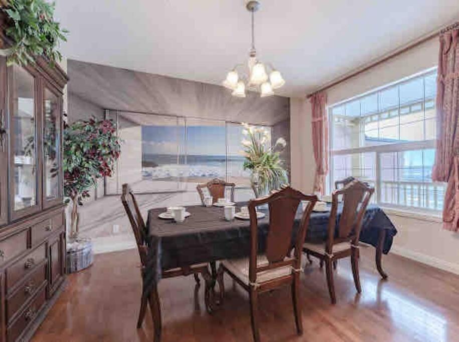Villa 2500 Sq House In Springbank Hill Bl 261818 à Calgary Extérieur photo