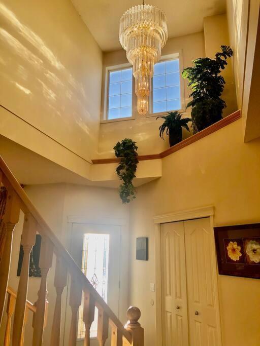 Villa 2500 Sq House In Springbank Hill Bl 261818 à Calgary Extérieur photo