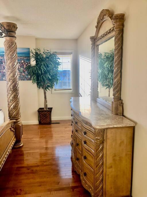 Villa 2500 Sq House In Springbank Hill Bl 261818 à Calgary Extérieur photo