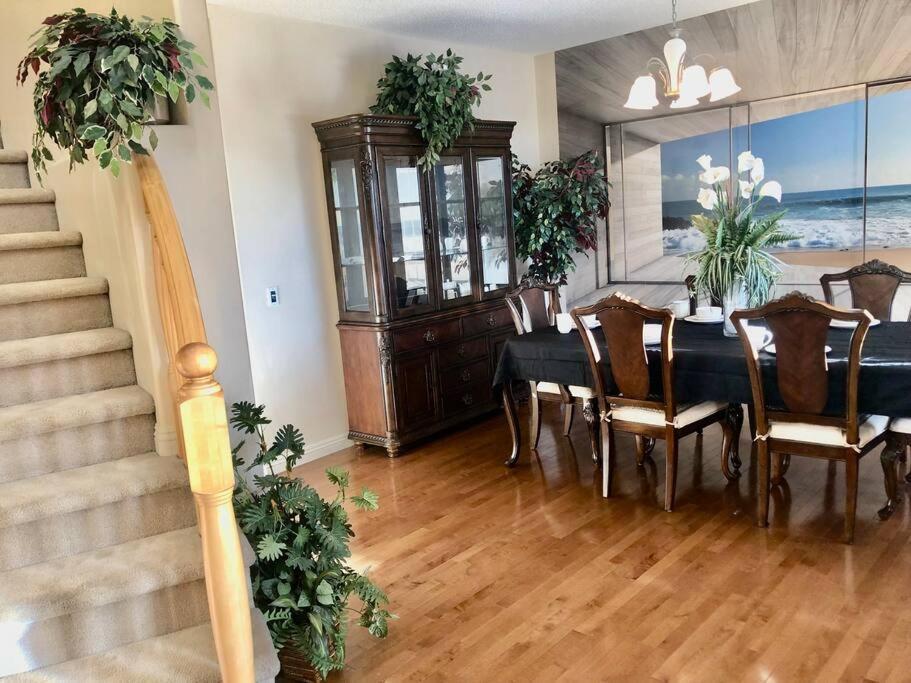 Villa 2500 Sq House In Springbank Hill Bl 261818 à Calgary Extérieur photo