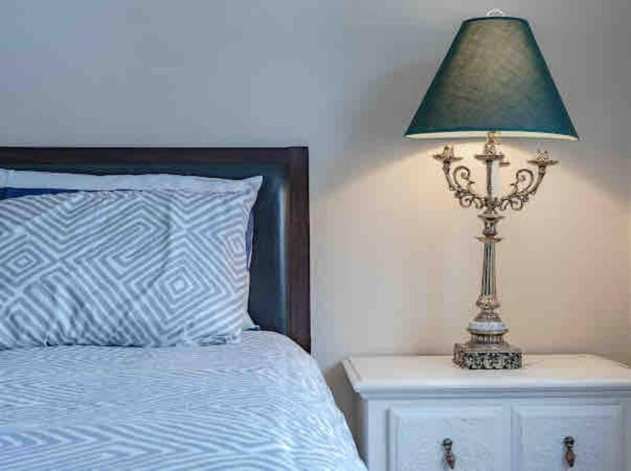 Villa 2500 Sq House In Springbank Hill Bl 261818 à Calgary Extérieur photo