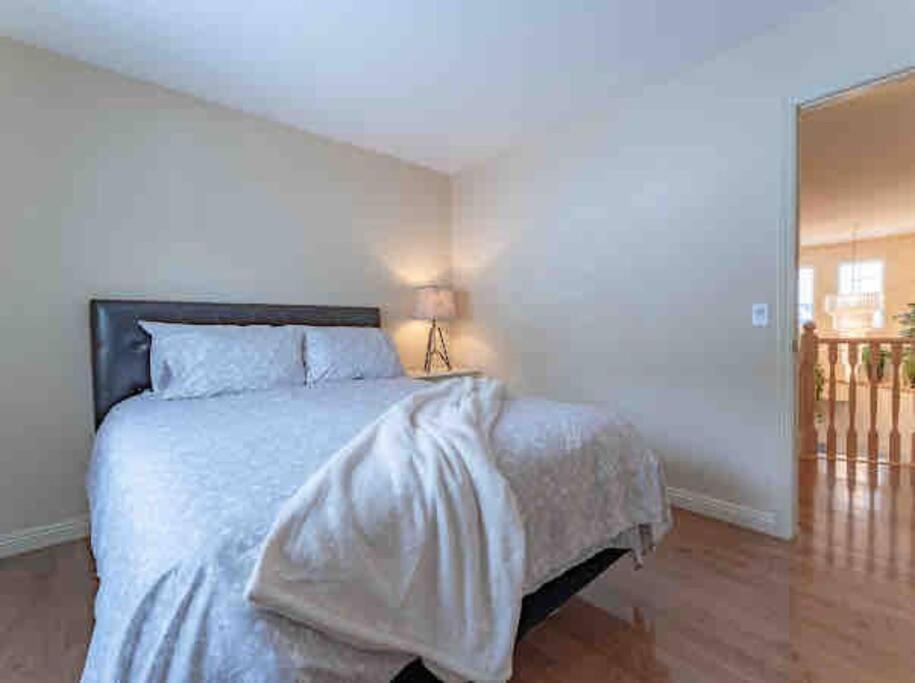 Villa 2500 Sq House In Springbank Hill Bl 261818 à Calgary Extérieur photo