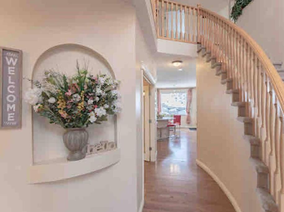 Villa 2500 Sq House In Springbank Hill Bl 261818 à Calgary Extérieur photo