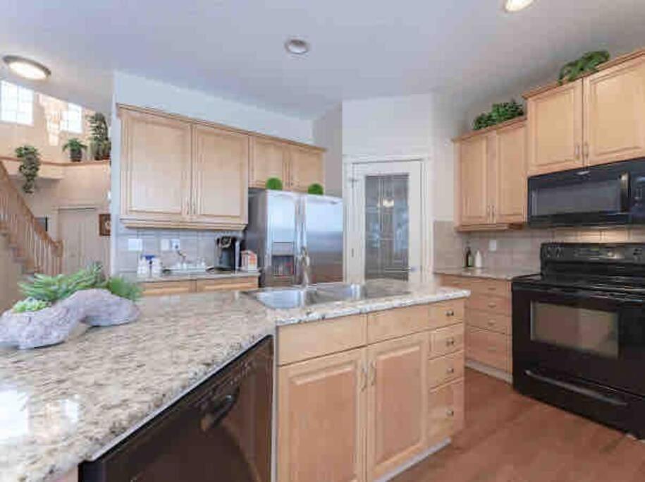 Villa 2500 Sq House In Springbank Hill Bl 261818 à Calgary Extérieur photo