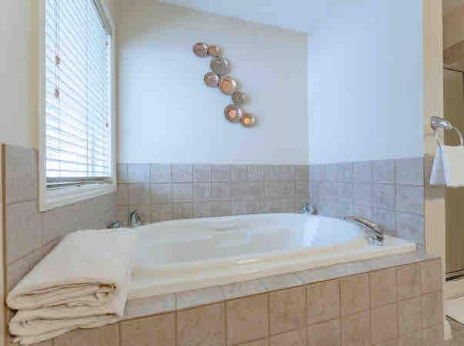 Villa 2500 Sq House In Springbank Hill Bl 261818 à Calgary Extérieur photo