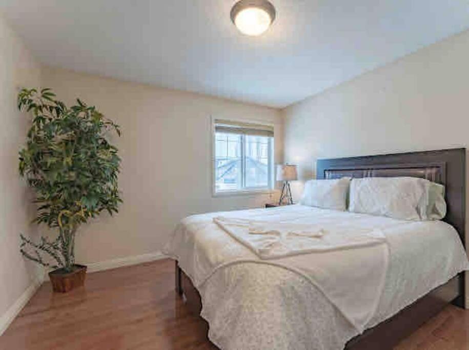Villa 2500 Sq House In Springbank Hill Bl 261818 à Calgary Extérieur photo